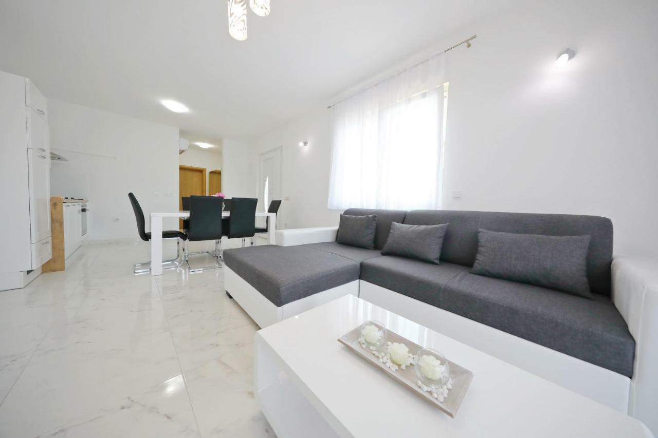 Apartmani Vlado Mitar Sukošan Extérieur photo