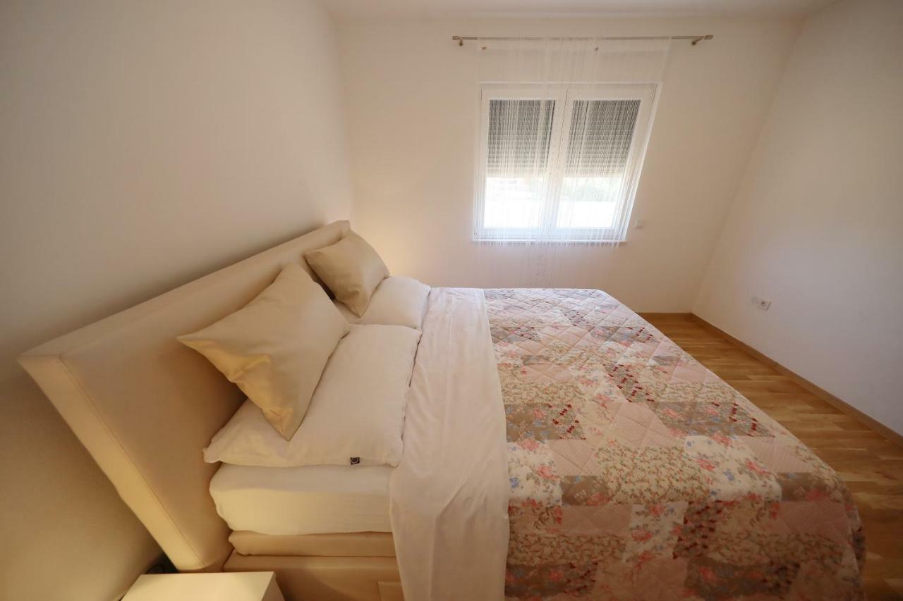 Apartmani Vlado Mitar Sukošan Extérieur photo