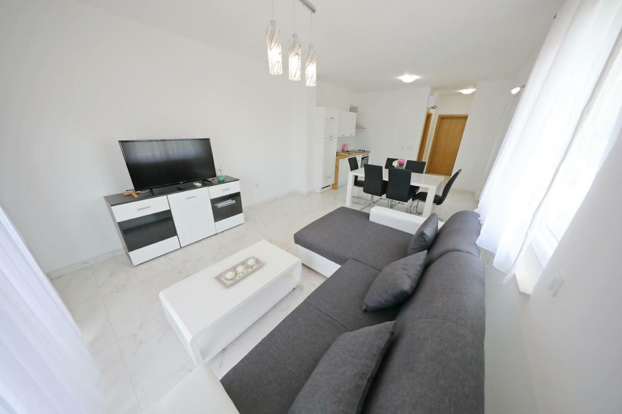 Apartmani Vlado Mitar Sukošan Extérieur photo