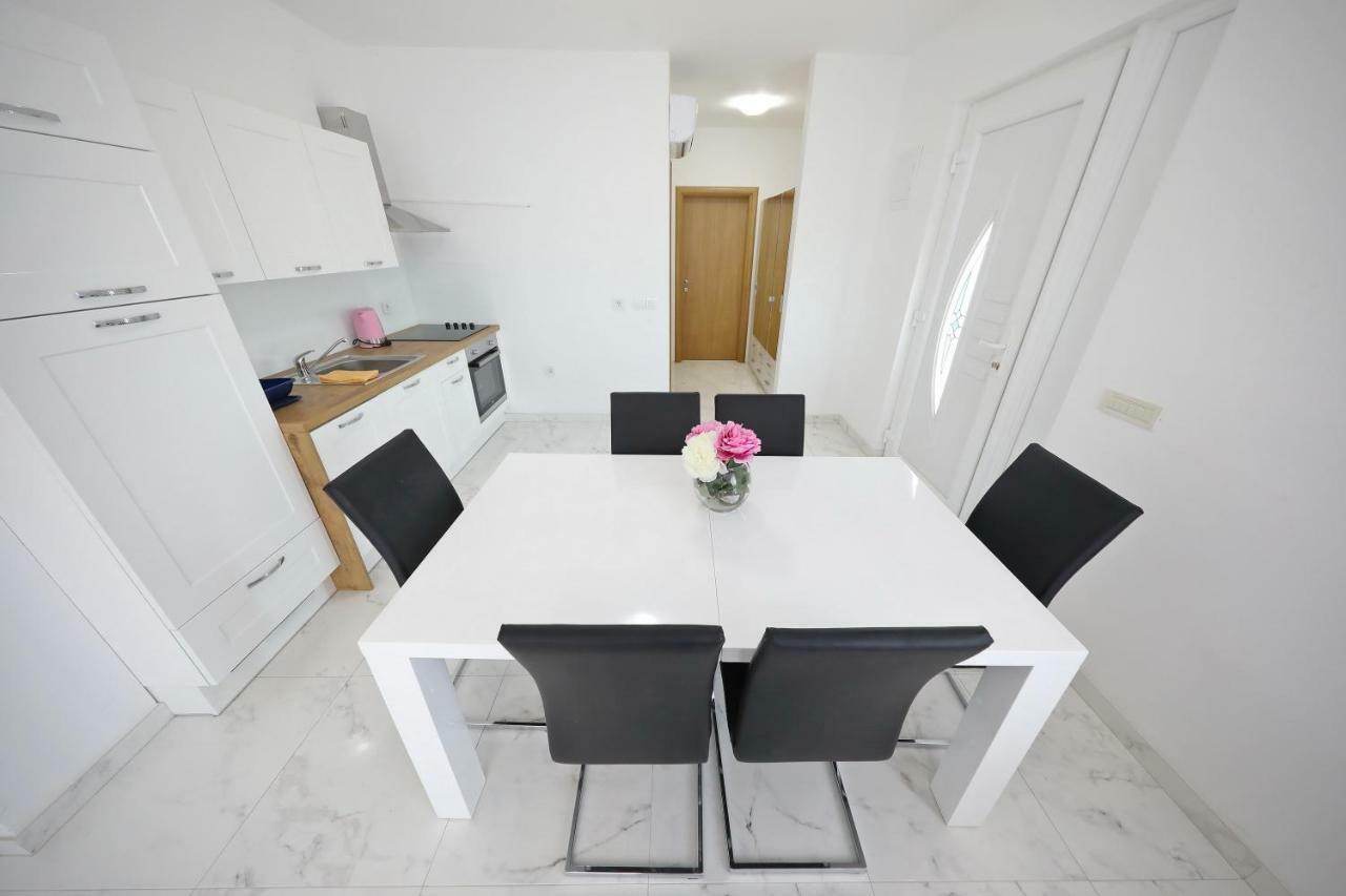Apartmani Vlado Mitar Sukošan Extérieur photo