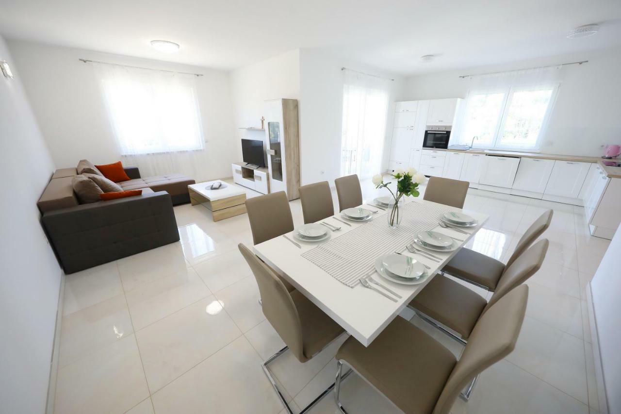 Apartmani Vlado Mitar Sukošan Extérieur photo