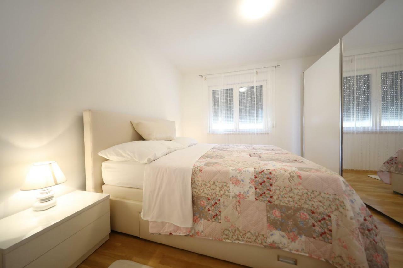 Apartmani Vlado Mitar Sukošan Extérieur photo